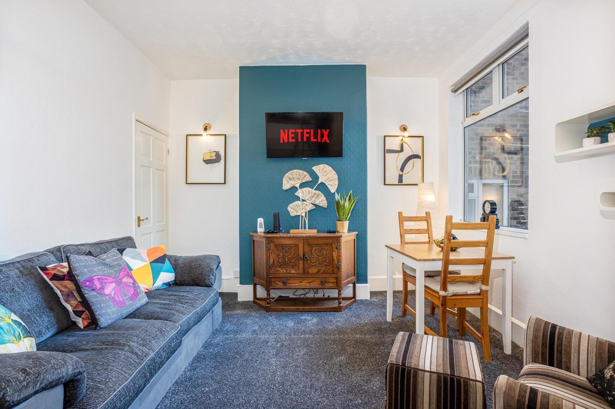 Coronation House By Yourstays - 3 Bedroom House In Newcastle-Under-Lyme Stoke-on-Trent Exterior foto