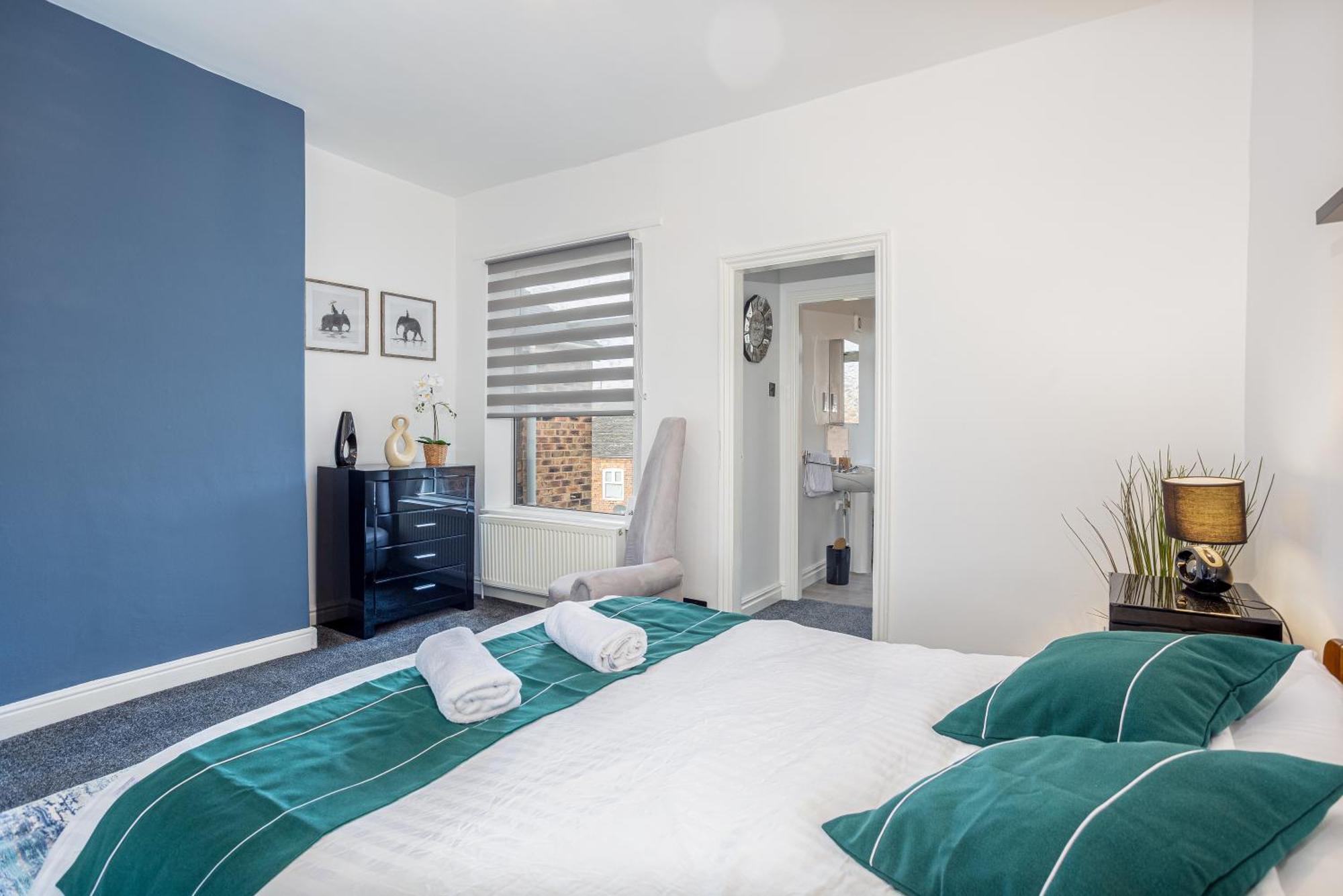 Coronation House By Yourstays - 3 Bedroom House In Newcastle-Under-Lyme Stoke-on-Trent Exterior foto